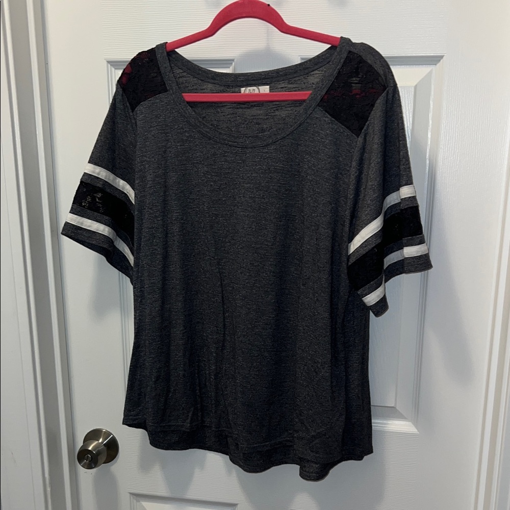 Maurices Dark Gray and Black Short Sleeve Tee